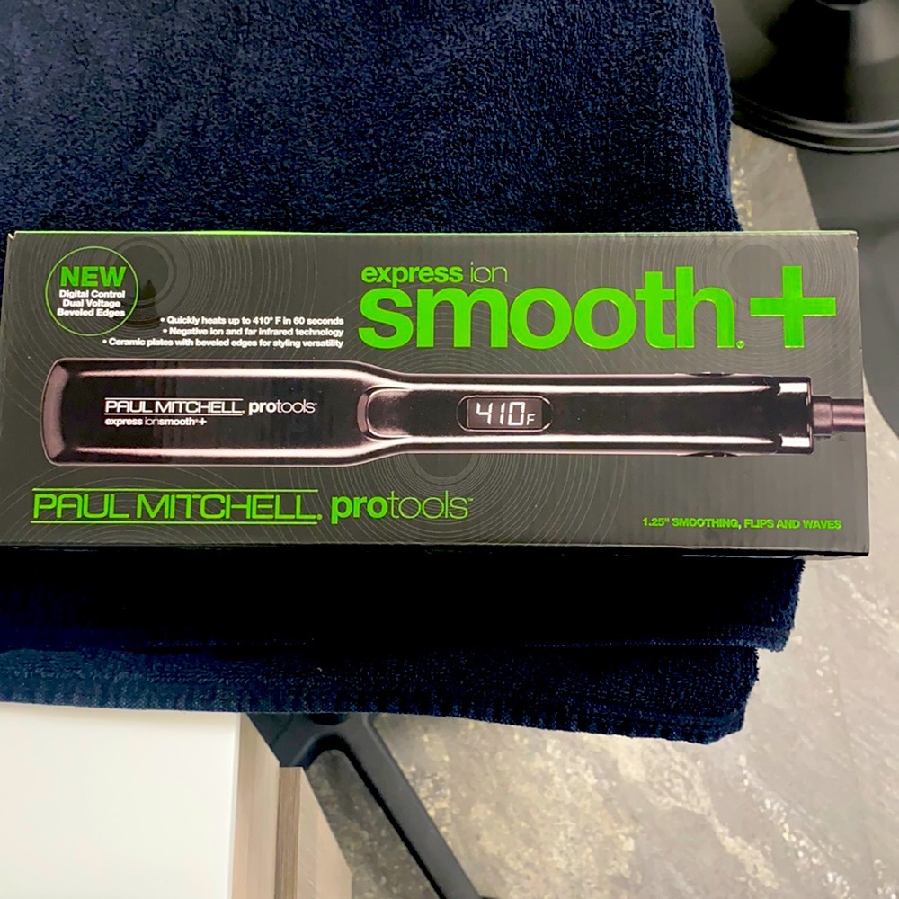 Paul Mitchell pro tools Flat Iton